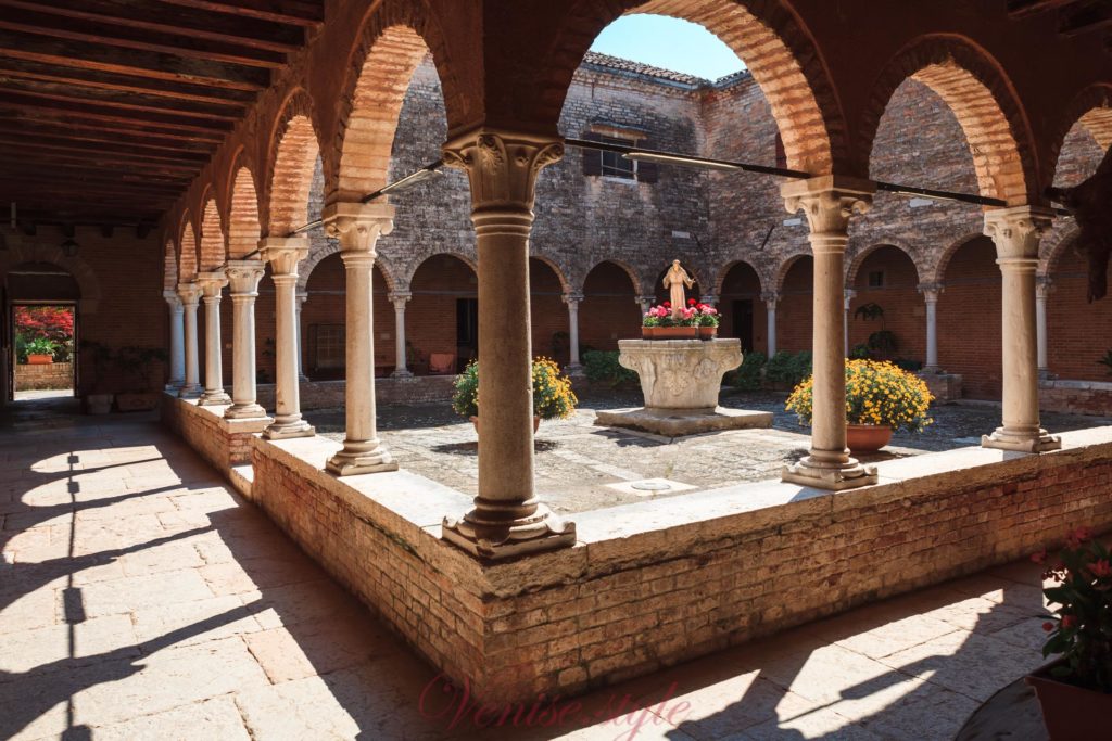 Cloître San Francesco del deserto